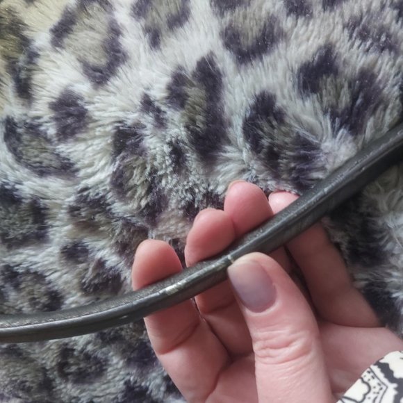 Elegant Black Leather Handbag - Picture 13 of 15